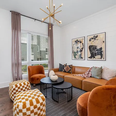 Urban Spur-3 Bedroom Townhome-6 Min Nissan Stadium